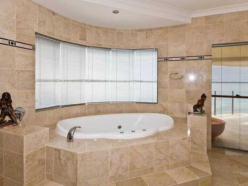 Sovereign Islands QLD 4216